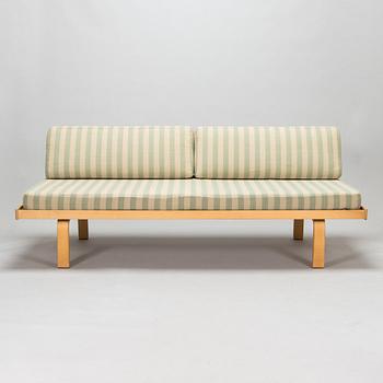 Alvar Aalto, a 1970's  'E710' daybed for Artek.