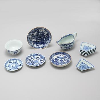 Eleven pieces of Chinese porcealin from 18/19th century.