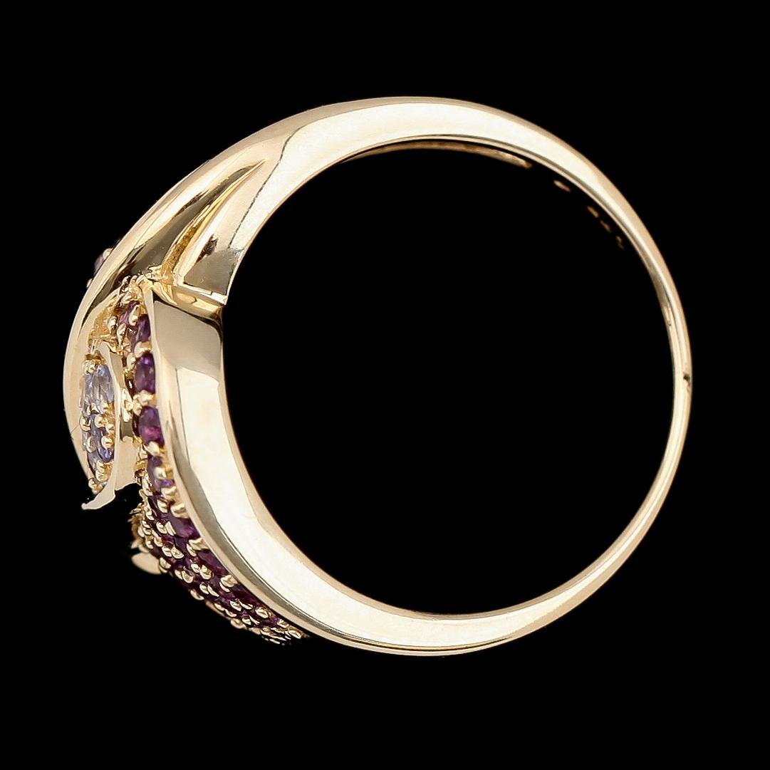 Ring, 10K guld, ametister och tanzaniter. Total vikt ca 5 g.