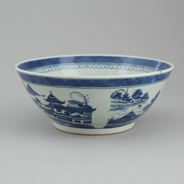 A large blue and white punch bowl, Qing dynasty, Jiaqing (1796-1820).