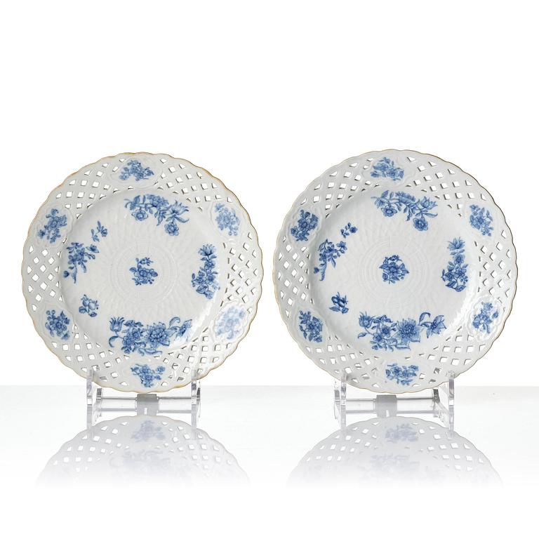 A set of 11 blue and white dessert plates, Qing dynasty, Qianlong (1736-95).