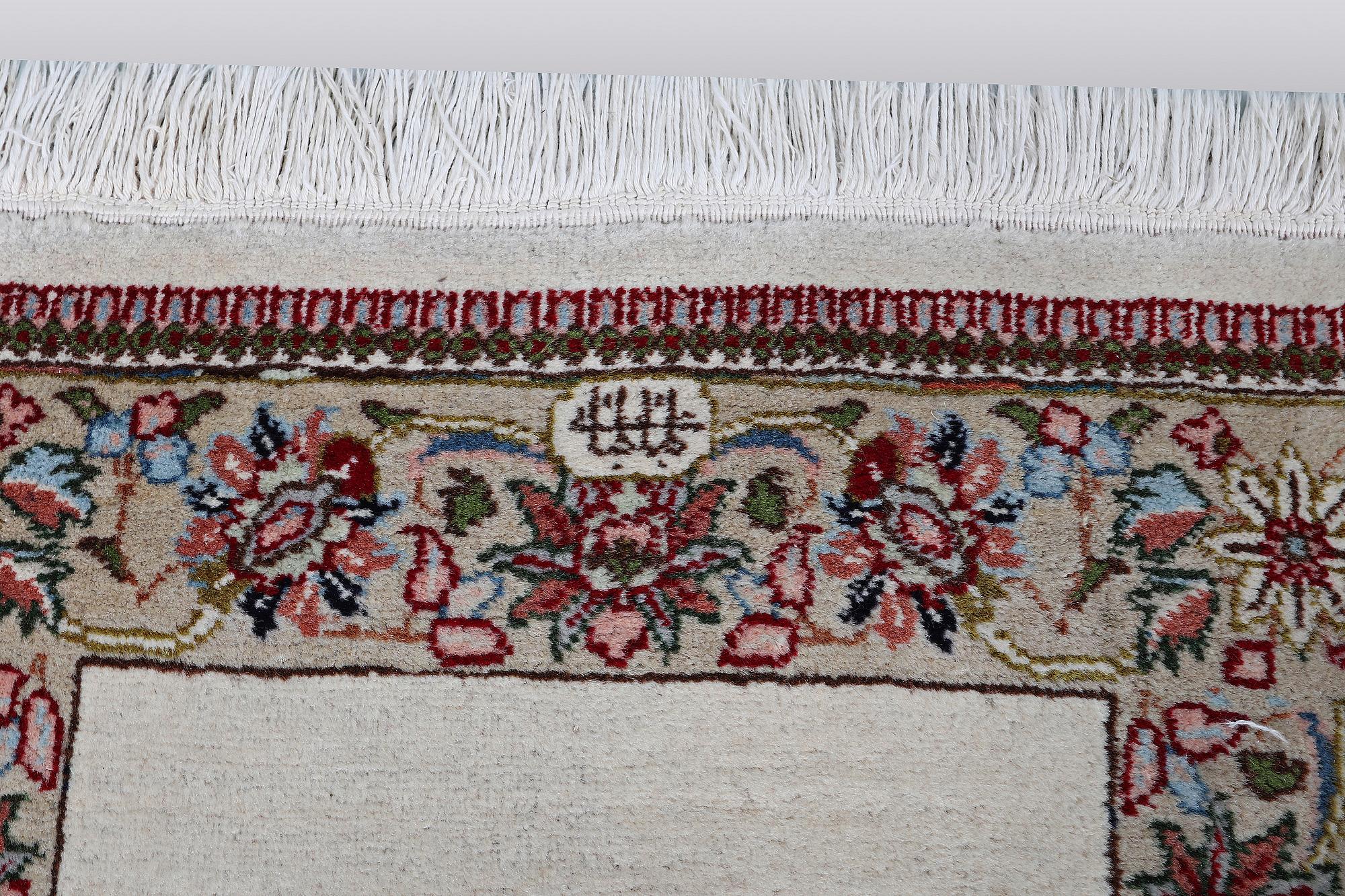 A runner, Tabriz, signerad Tabatabai, ca 210 x 65 cm.