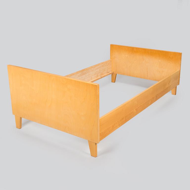 sänky, malli 130, Artekin piirustuskonttori, O.Y Huonekalu- ja Rakennustyötehdas A.B. 1950-luvun alku.
