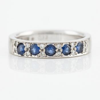 Ring, Strömdahls, 18K white gold with sapphire and brilliant-cut diamonds.