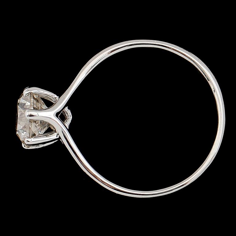 RING, 18 k vitguld, solitär briljantslipad diamant ca 2.01.