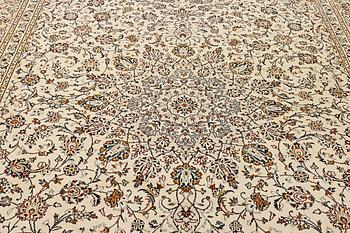 A Kashan carpet c. 405 x 295 cm.