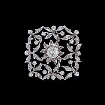 1074. A diamond brooch, center stone app. 1.40 cts.