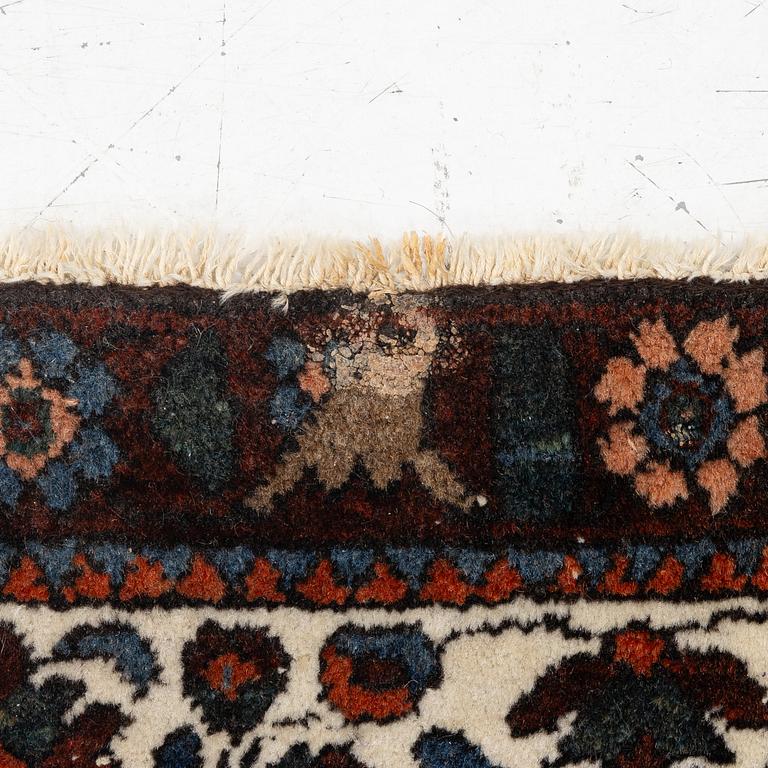 An antique/semi-antique Abadeh rug, Western Iran, c. 202 x 150 cm.