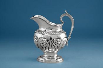 457. GRÄDDKANNA, silver. Roland Mellin Helsingfors 1838. Vikt 132 g.