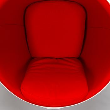 Eero Aarnio, pallotuoli, "Pallotuoli", Adelta 2000-luvun alku.