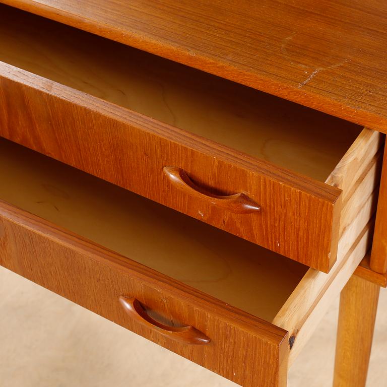 A 1950/60s dressing table.