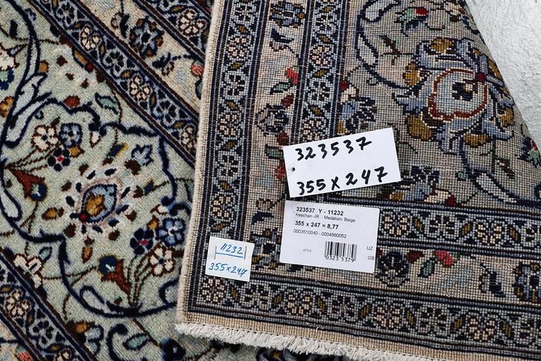 A carpet, Kashan, ca 355 x 247 cm.