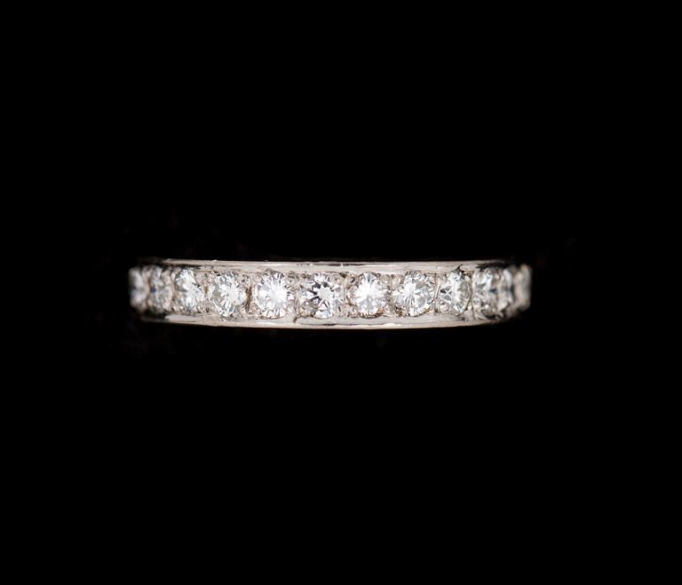 RING, 18 k vitguld med briljantslipade diamanter, totalt ca 1,04 ct, Nyströms, Sundbyberg, 1969. Vikt ca 3 g.