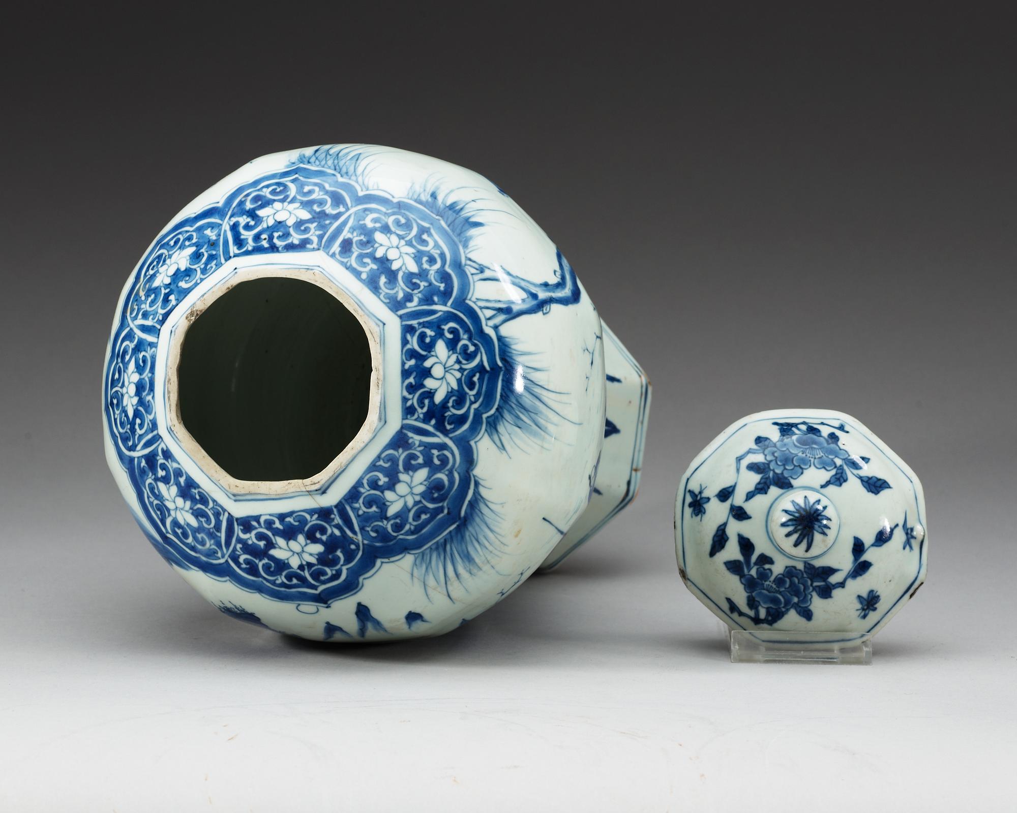 A blue and white transitional jar with cover, 17th Century.