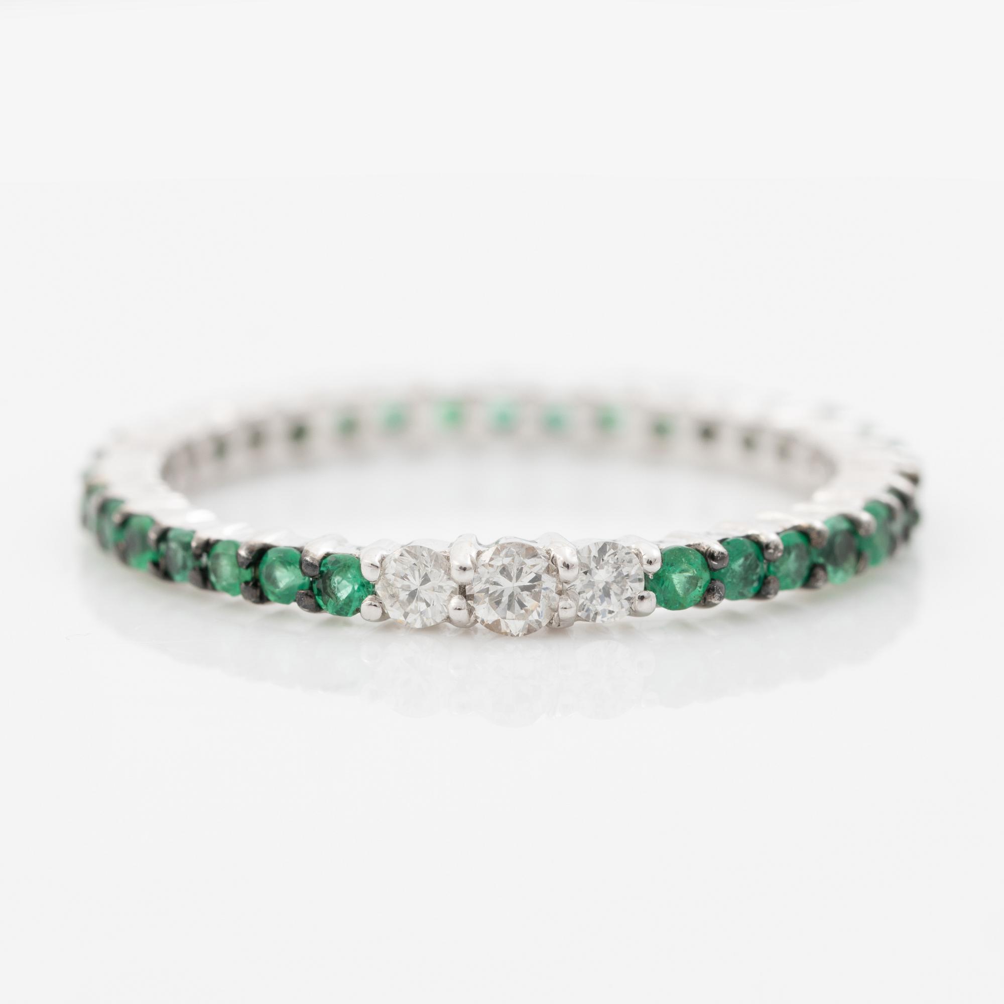 Ring in 18K white gold with brilliant-cut diamonds and emeralds.
