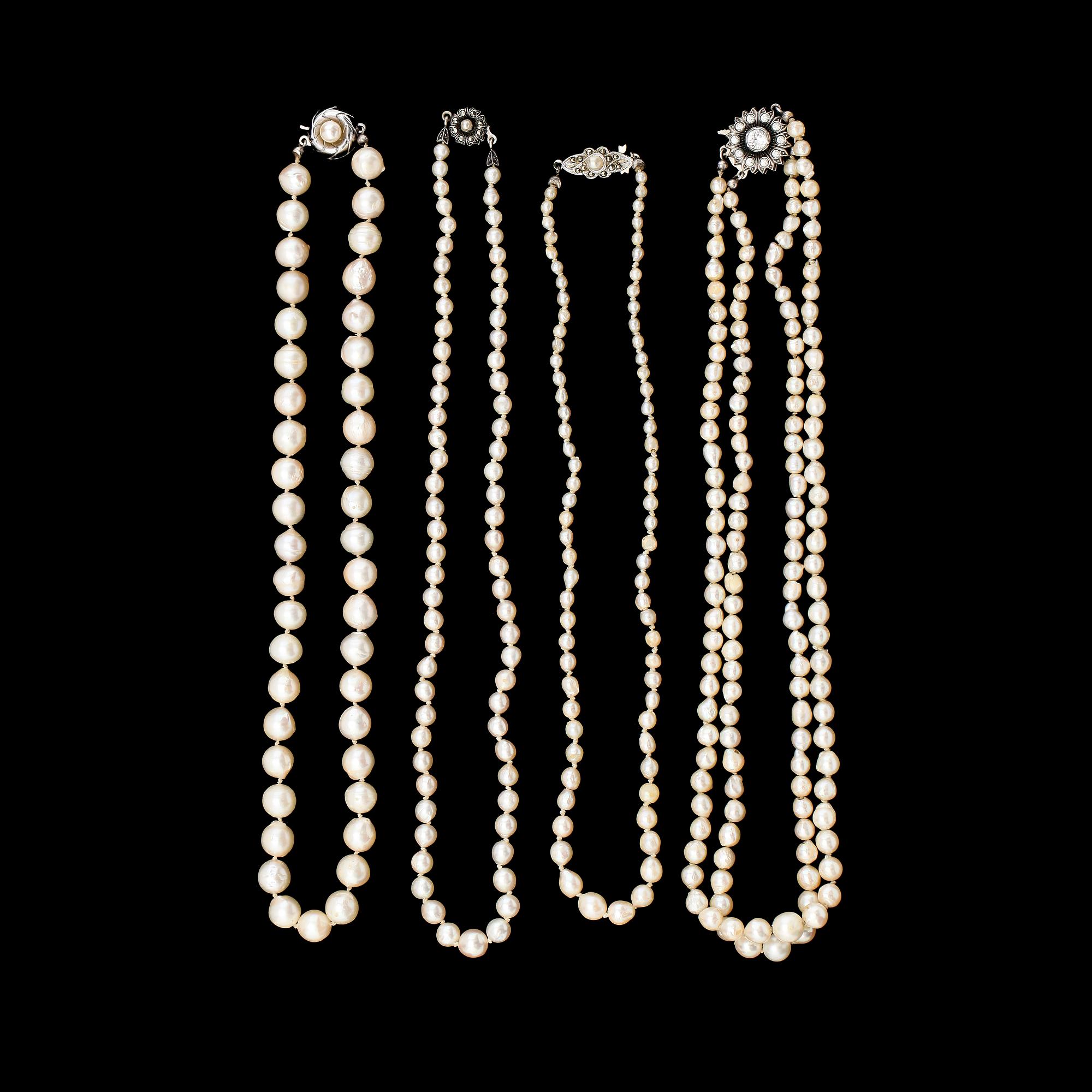 COLLIER, 4 st, odlade pärlor, lås i silver.