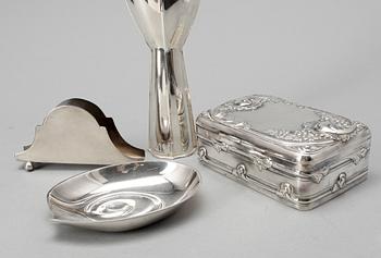 PARTI SILVER, 4 delar, Bl a Finland, 1963, samt England. tot vikt 748 gram (Vas med fylld fot).