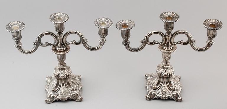 KANDELABRAR, 1 par, nysilver, 1900-talets första hälft.
