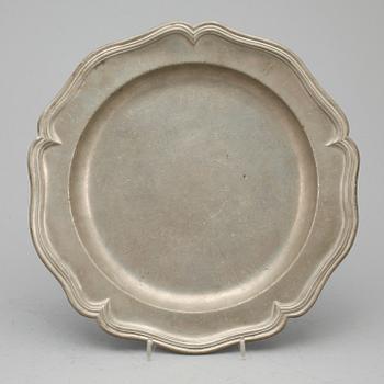 FAT, tenn, rokoko, otydliga stämplar, troligen Stockholm, 1700-tal.