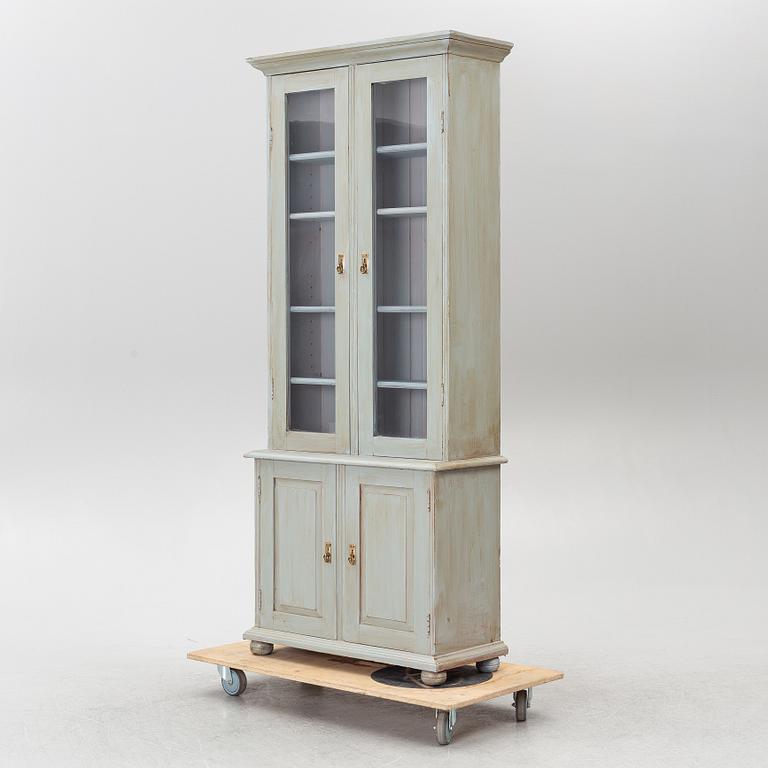 Vitrinskåp, 1900-talets början.