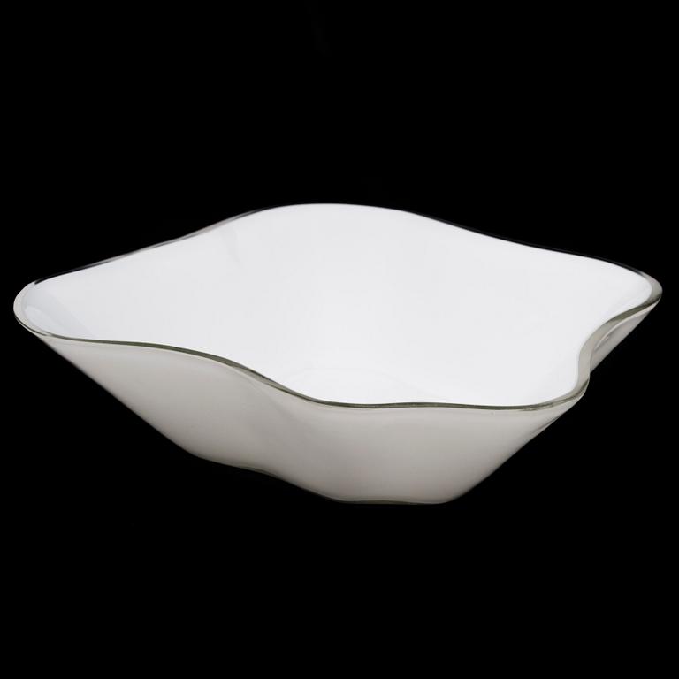 ALVAR AALTO, lasiveistos, 1 osa, "Aallon kukka", signeerattu Alvar Aalto Iittala 1950-luku.