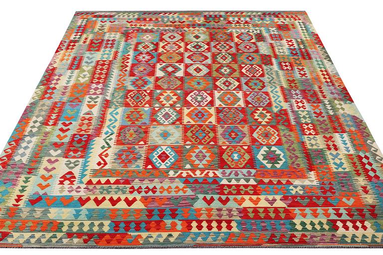 A Kilim carpet, c. 371 x 272 cm.