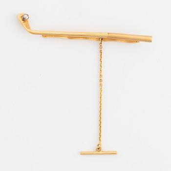 Slipsnål, 18K guld med briljantslipad diamant, i form av en golfklubba.