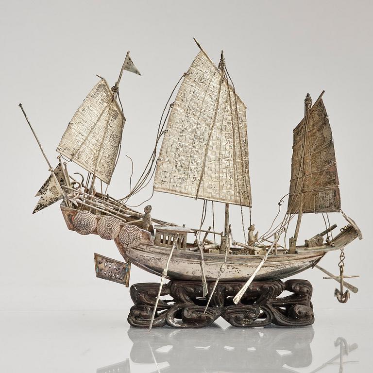 Two Chinese silver models of djunks, Shanghai, around 1900.