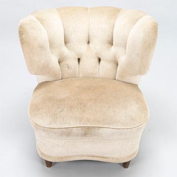 A mid-20th century armchair.