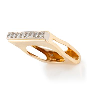 596. A W.A. Bolin ring in 18K gold set with round brilliant-cut diamonds.