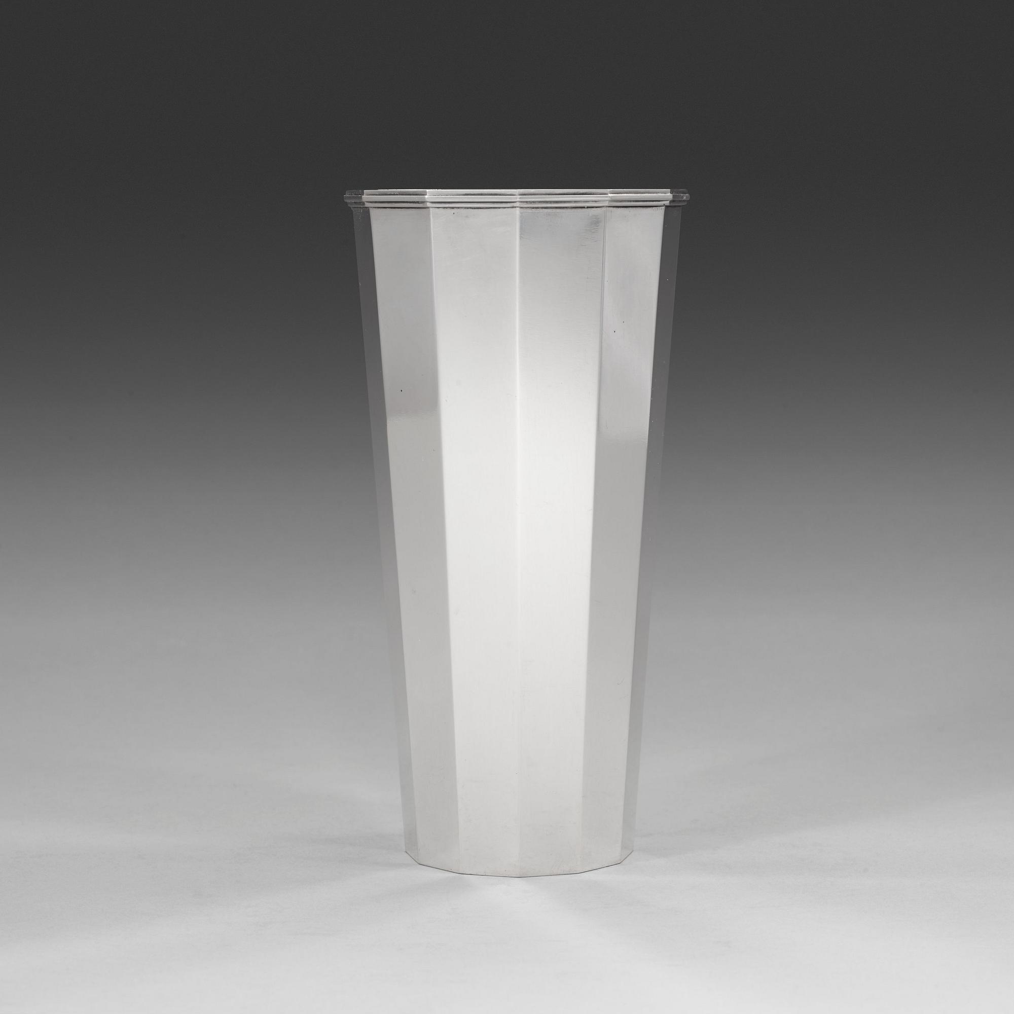 A Wiwen Nilsson sterling vase, Lund 1968.