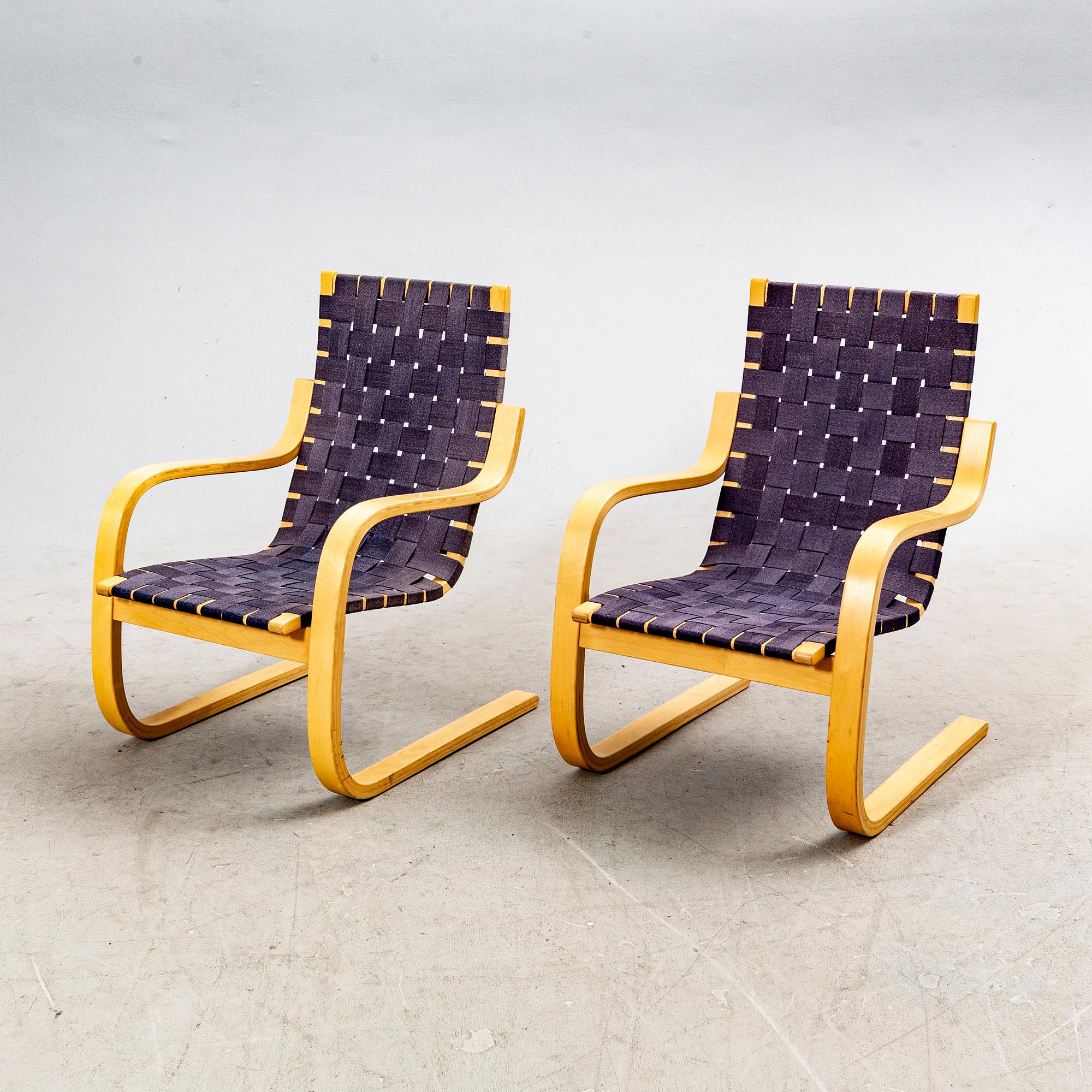 Alvar Aalto, fåtöljer ett par modellnr 406 Finland 2000-tal.