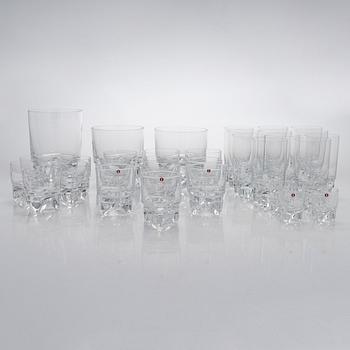 Timo Sarpaneva, juomalaseja, 33 kpl, "Viinahammas" (Kippis) 2399 Iittala. Tuotannossa 1975-1978.