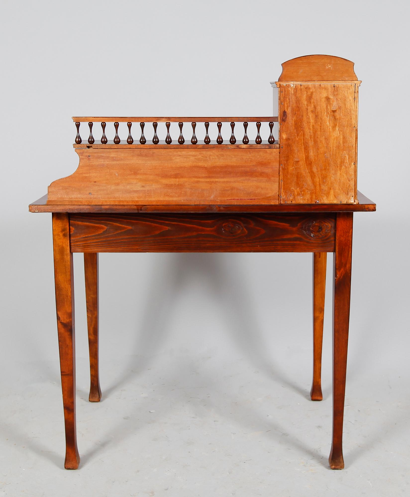 DAMSKRIVBORD, 1900-talets första hälft.