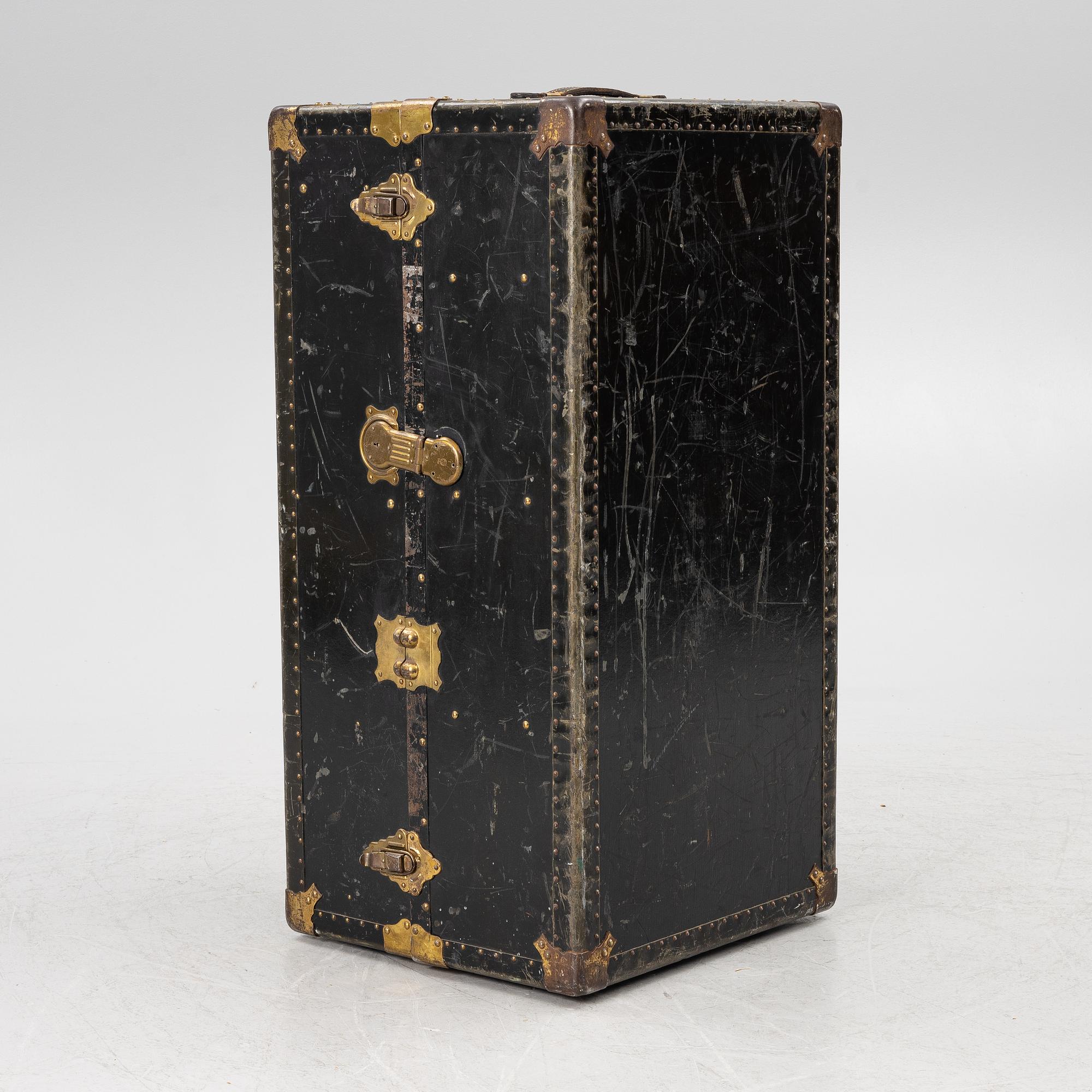 A trunk, 1920s/30s.