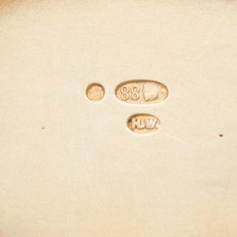 NEULAVATI, valkoiseksi emaloitu hopeaa, Henrik Wigström, Pietari 1890-luku.