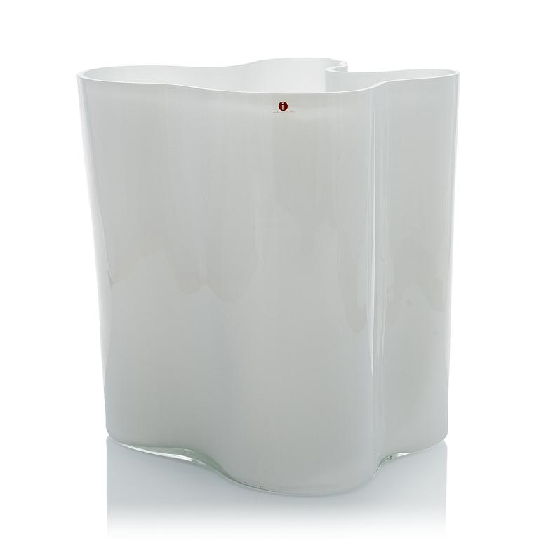ALVAR AALTO, a '3031' vase special edition signed Alvar Aalto 13/1986.