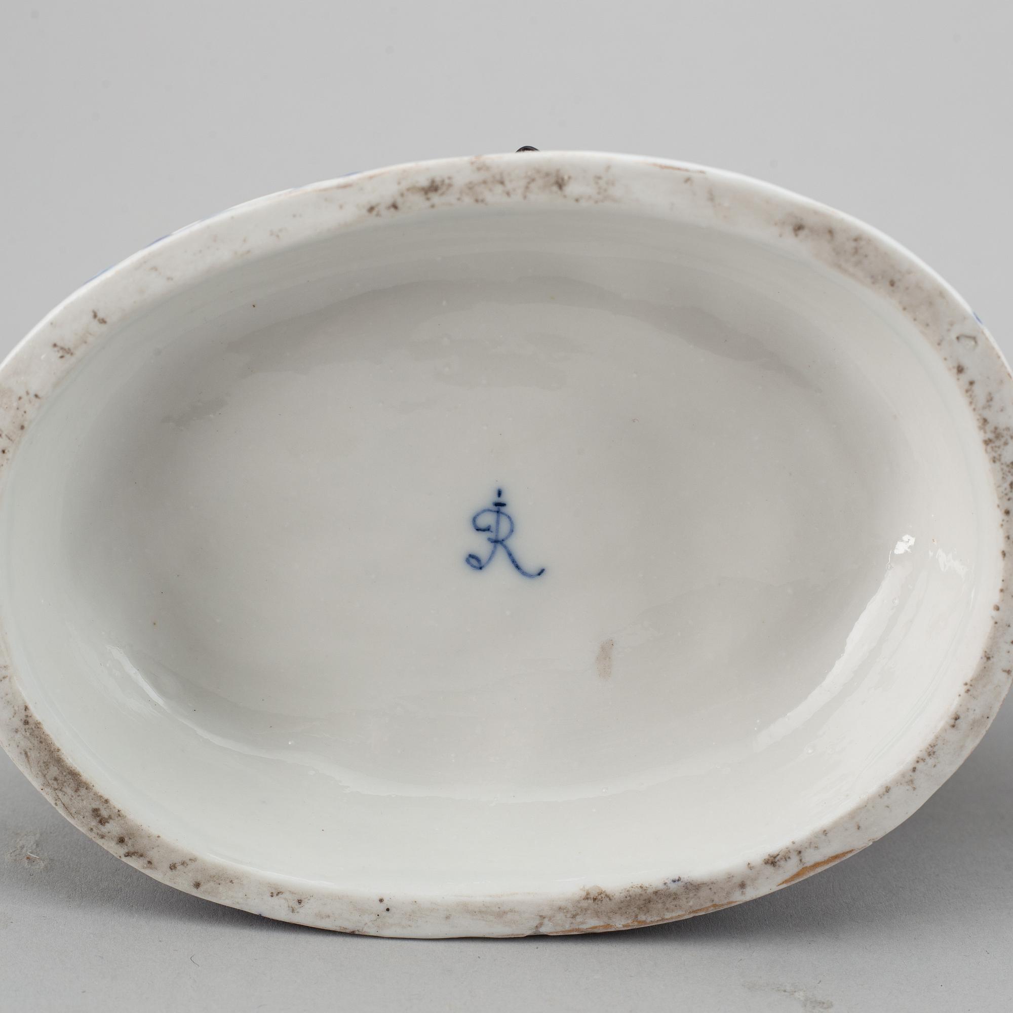 A pair of German porcelain figurines, circa 1900.