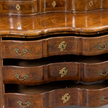 Bureau cabinet with superstructure, in the manner of Johan Hugo Fürloh, late Baroque, Stockholm work, first half of the 18th century.
