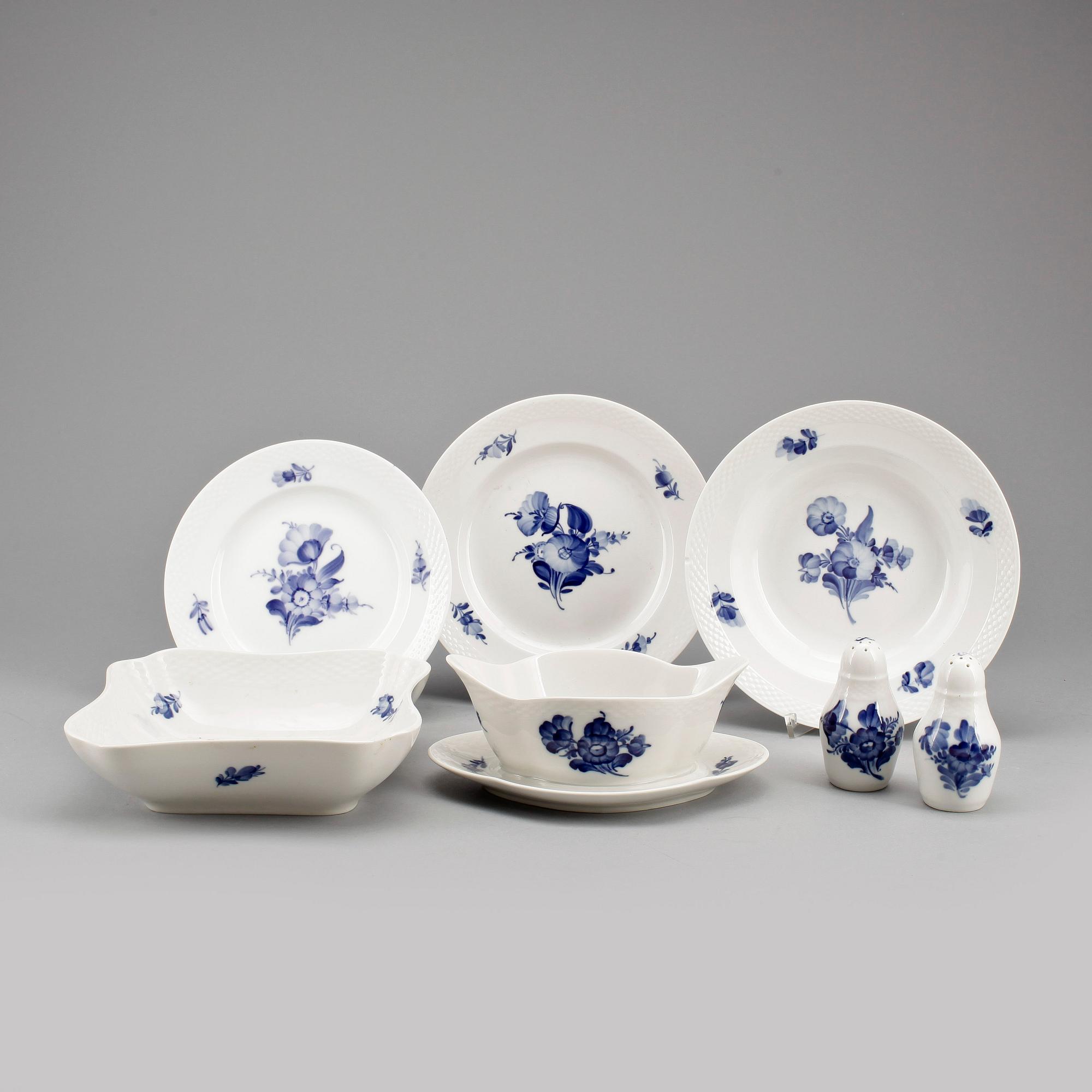 MATSERVIS, 31 delar, "Blå blomst", Royal Copenhagen.