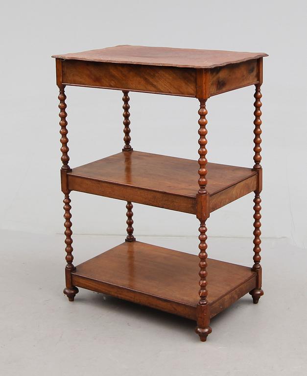 ETAGERE, omkring år 1900.