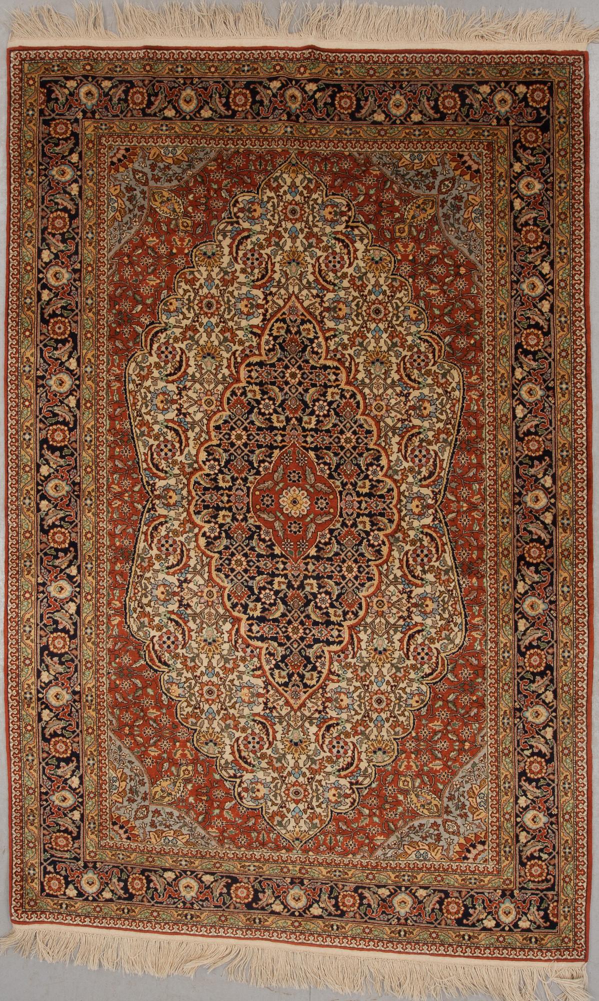 MATTA, old, Täbris sannolikt, ca 282 x 184 cm.