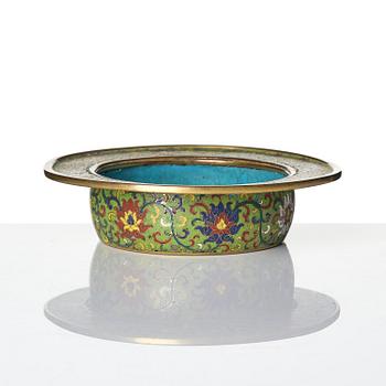 Kärl, cloisonne. Sen Mingdynasti.