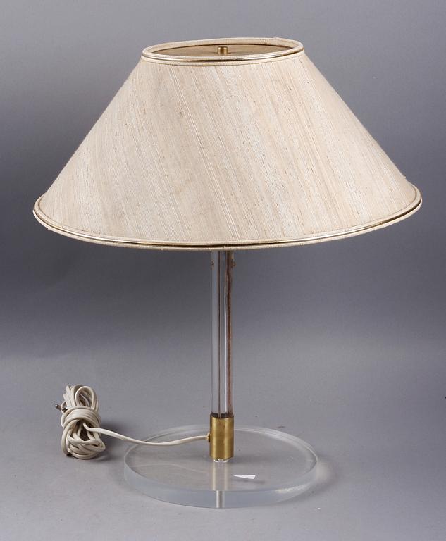BORDSLAMPA, plexiglas och mässing, enligt uppgift Finland.