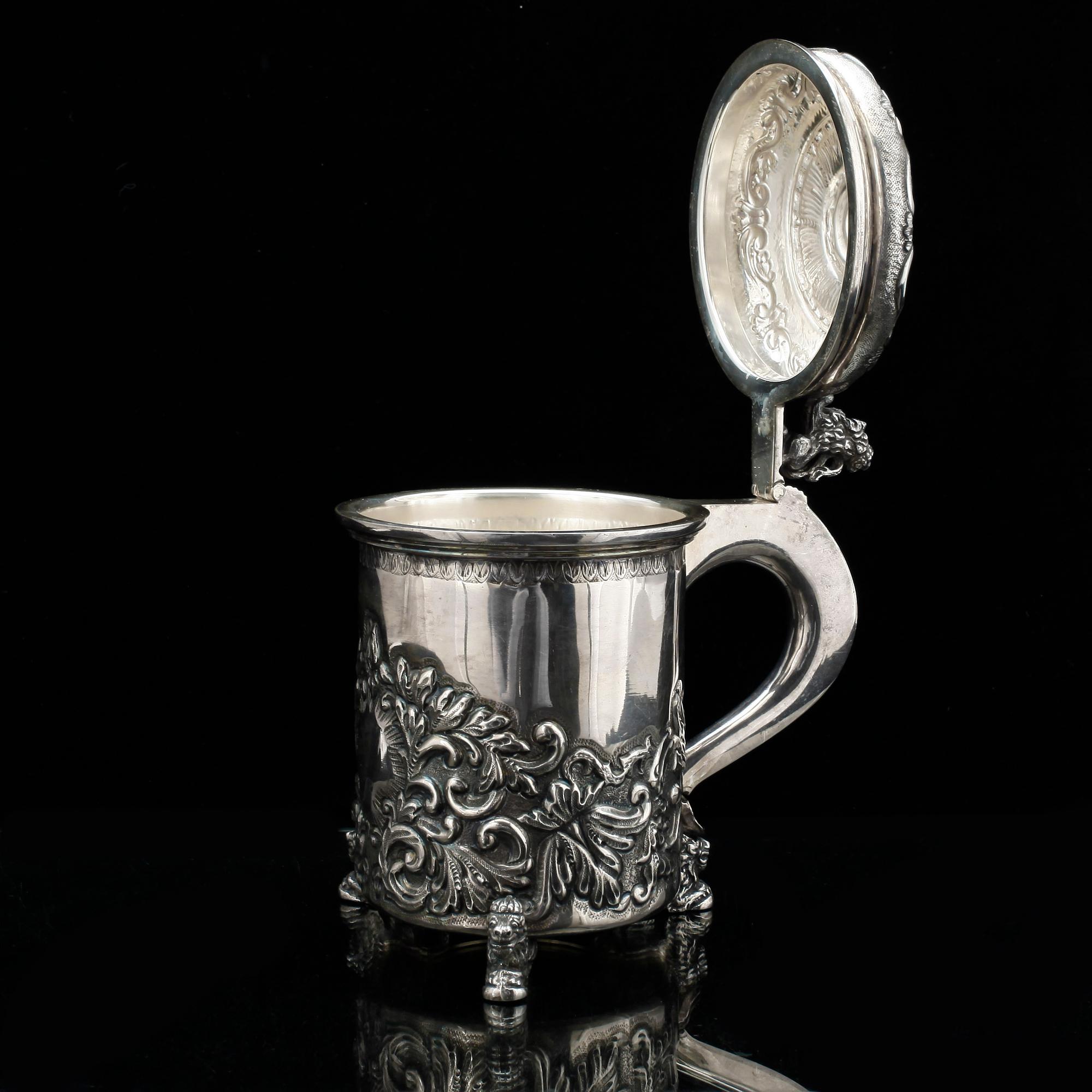 DRYCKESKANNA, sterlingsilver, barockstil, svenska importstämplar. 1900-talets första hälft. Vikt ca 760 gram.