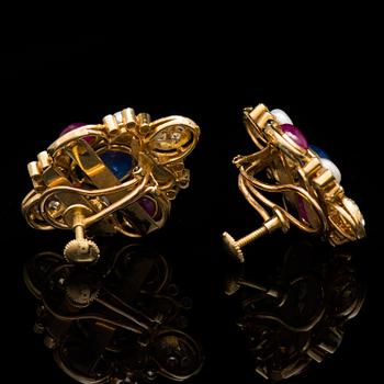 A PAIR OF EARRINGS, cabochon cut sapphires and rubies, brilliant cut diamonds, cultured pearls, 18K gold.