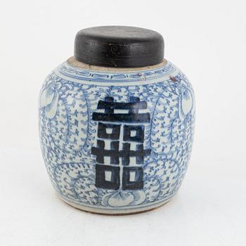 Bojan / kruka med trälock, porslin, Kina, Qingdynastin 1800-tal.