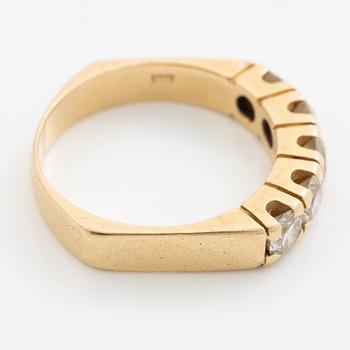 Alliance ring, 18K gold with five brilliant-cut diamonds totalling approximately 1 ct.