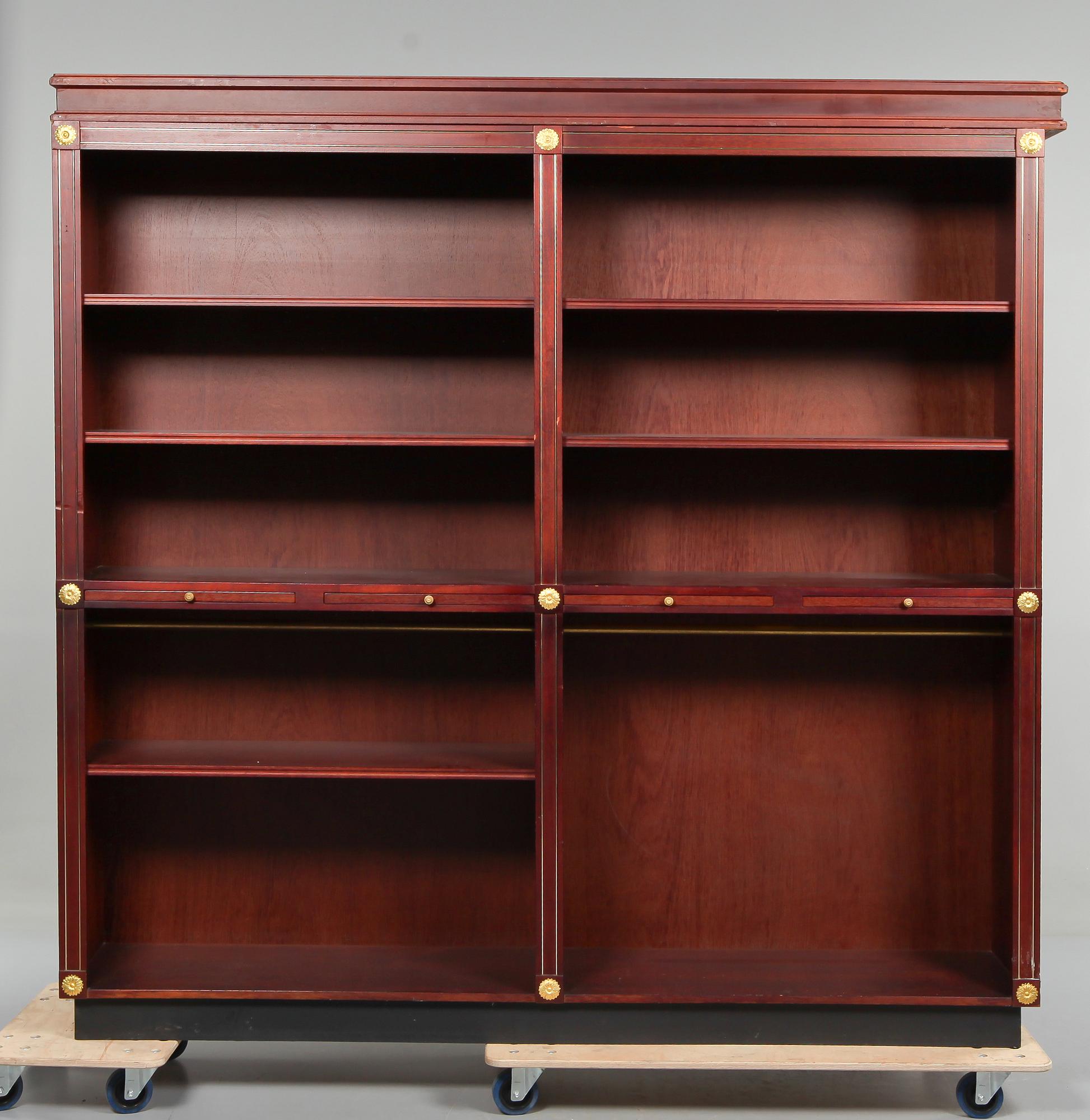 SKÅP, 2 st, 1900-talets senare del.