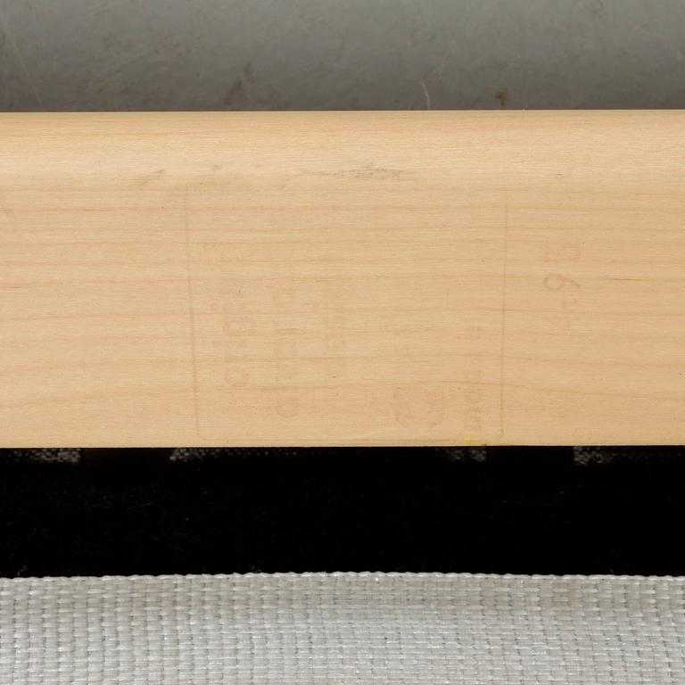 KARMSTOLAR, 2 st, modell 45, Alvar Aalto, Artek. Modellen formgiven 1947.